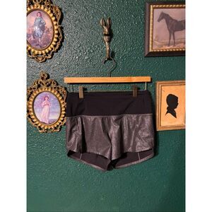 Lululemon Women's SIZE 4 Metallic Foil Speed Up Shorts
